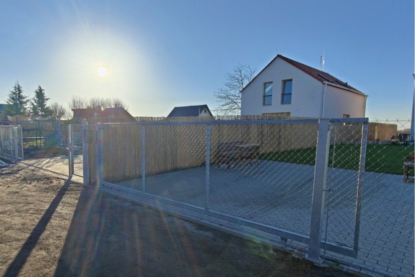 Posuvná brána na kolejnici š. 450 - 500 cm × v. 150 cm – foto zákazník