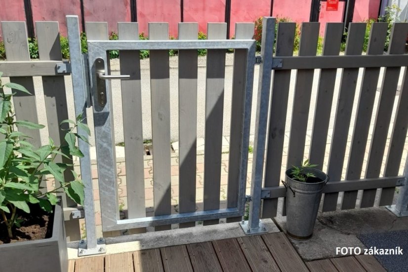 Plotový sloupek 5x5 cm s patkou - výška 120 cm - Vyberte typ držáků plotového pole:: ✔ Bez držáků plotových polí