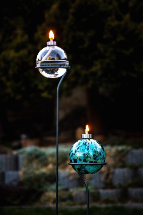 Lampa SCUTI se zápichem do země