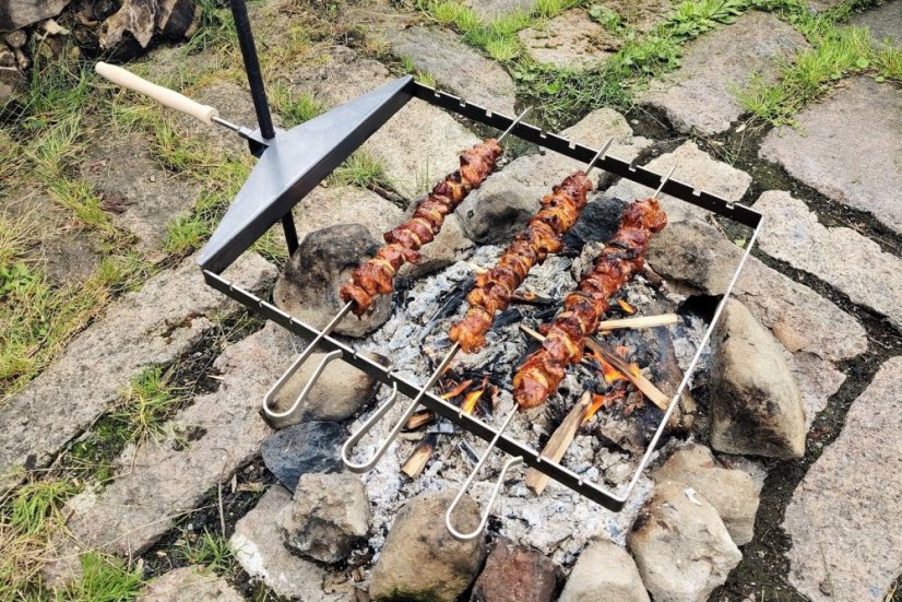 Gril na šašlik, špízy a ryby