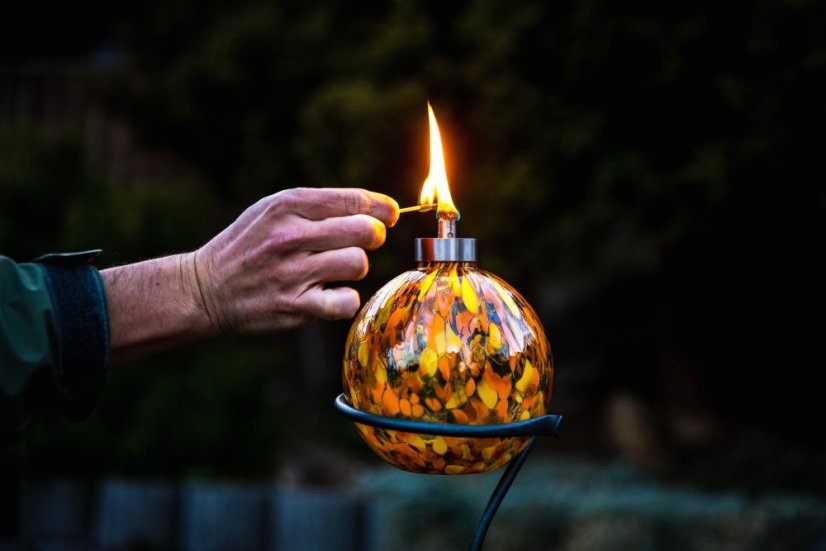 Lampa SCUTI se zápichem do země